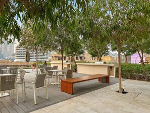 تناول الطعام بالخارج