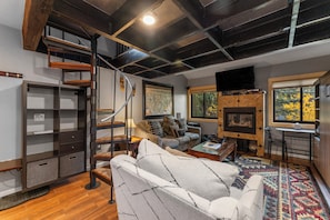 TV, fireplace - Chic Studio Condo in Breckenridge – Steps from Main Street! (Breckenridge)