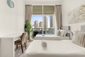 2 soverom, skrivebord, strykejern/-brett og wi-fi