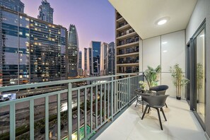 Property grounds - FIRST CLASS | 1BR | Pool View & Prime Location (Business Bay)