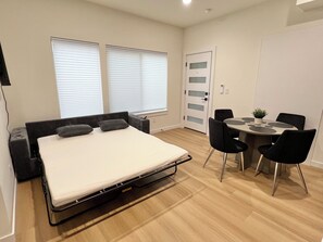 1 habitación, tabla de planchar con plancha, wifi gratis y ropa de cama 