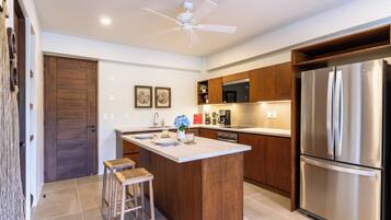 Fridge, microwave, oven, stovetop