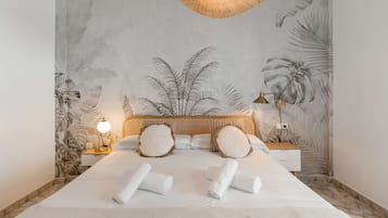 4 bedrooms, desk, iron/ironing board, travel crib