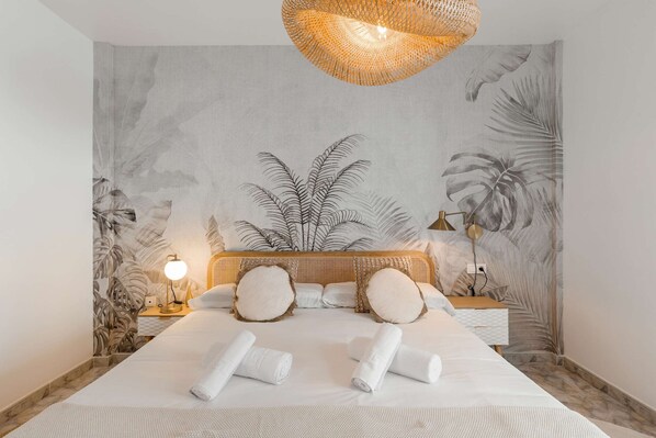 4 bedrooms, desk, iron/ironing board, travel crib