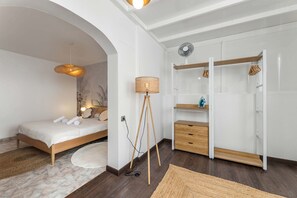 4 Schlafzimmer, Schreibtisch, Bügeleisen/Bügelbrett, Reisekinderbett