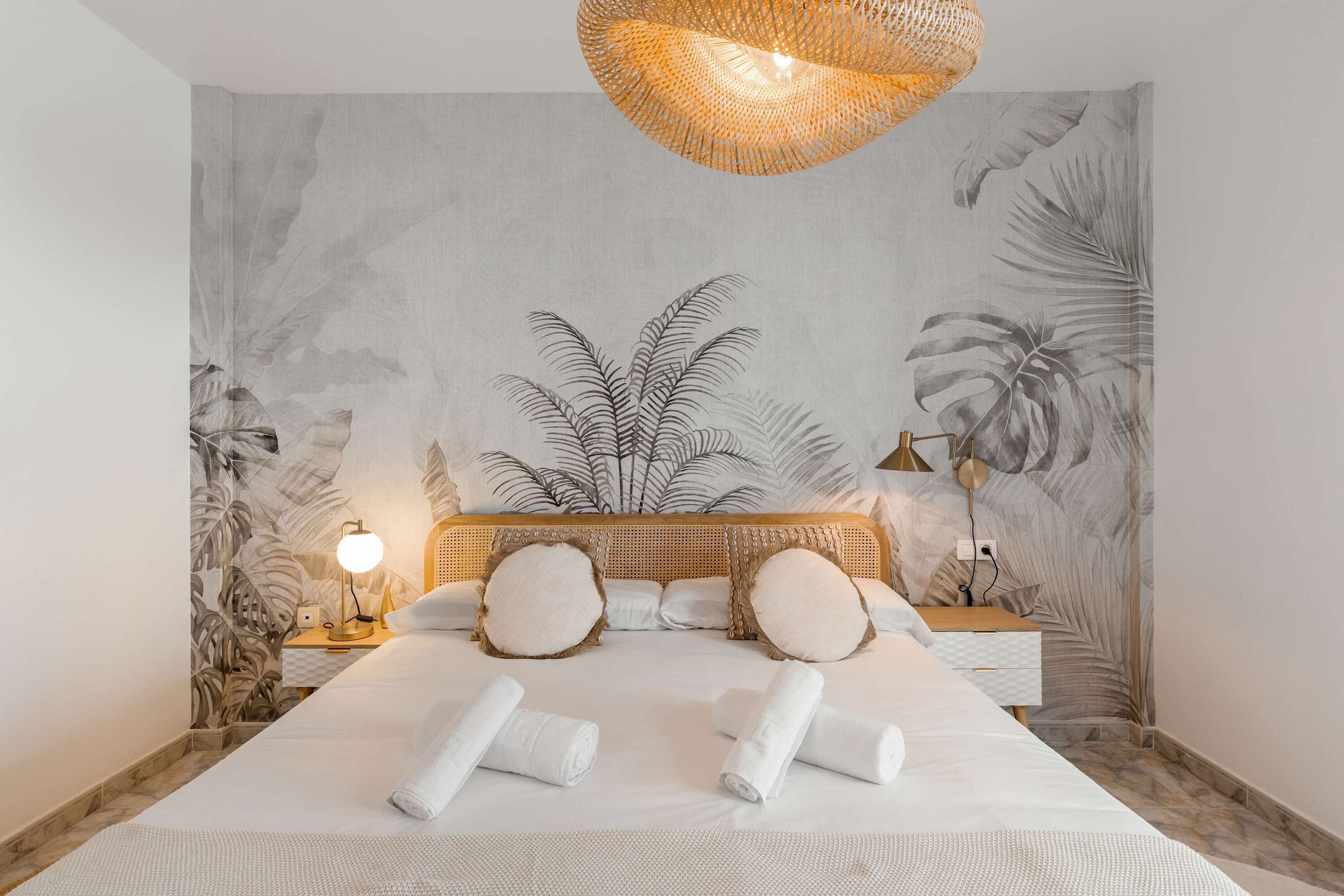 4 室のベッドルーム、デスク、アイロン / アイロン台、旅行用ベビーベッド