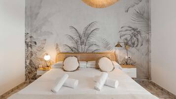 4 soverom, skrivebord, strykejern/-brett og reiseseng for barn