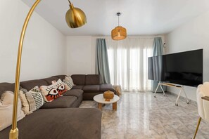 TV, fireplace, books, offices