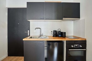 Fridge, microwave, stovetop, coffee/tea maker