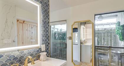 Shop & Explore: Duplex Unit 8 Mi to NRG Stadium!