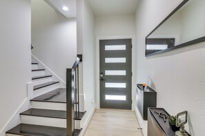 Apartment (3 Bedrooms) | Interior - East Downtown Walkability! Modern Houston Townhome (Houston)