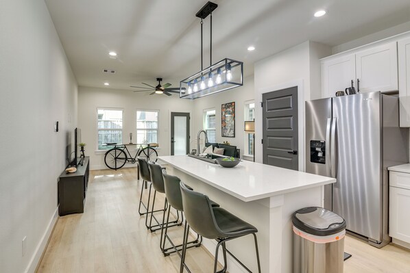 Apartment (3 Bedrooms) | Interior - East Downtown Walkability! Modern Houston Townhome (Houston)