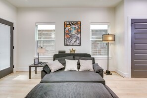 Apartment (3 Bedrooms) | Interior - East Downtown Walkability! Modern Houston Townhome (Houston)