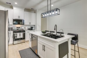 Apartment (3 Bedrooms) | Interior - East Downtown Walkability! Modern Houston Townhome (Houston)