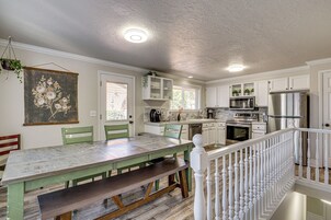 House (6 Bedrooms) | Interior