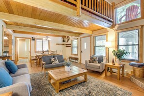 Interior - Mtn-view Deck: Stunning Fraser Home By Ski Shuttle (Winter Park)