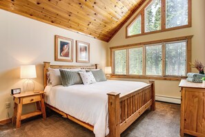 Interior - Mtn-view Deck: Stunning Fraser Home By Ski Shuttle (Winter Park)