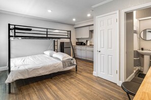 Apartment (0 Bedroom) | Interior