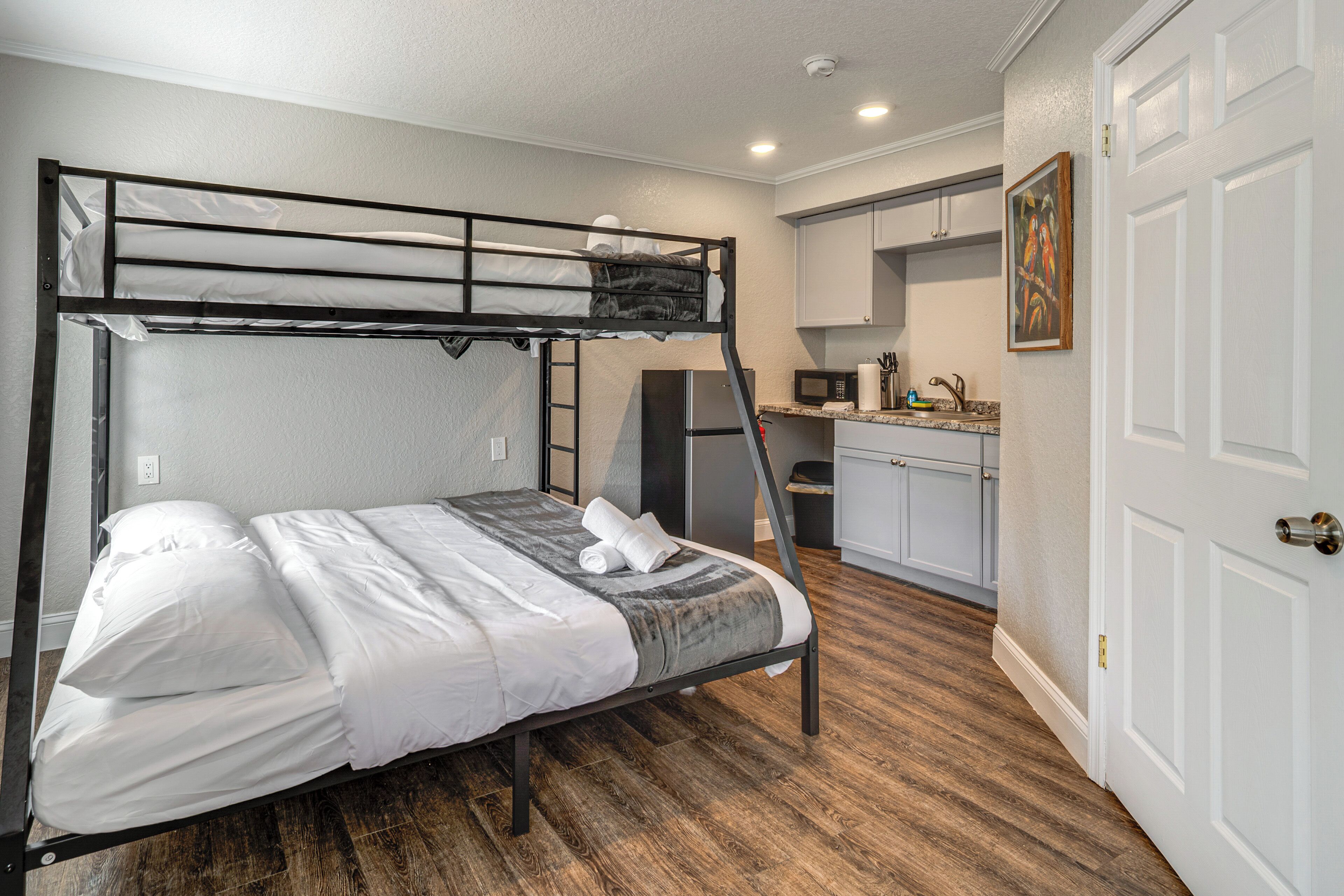 Apartment (0 Bedroom) | Interior