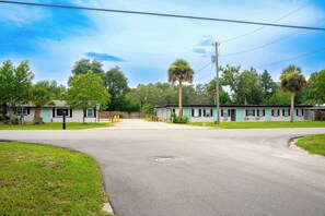 Interior - See the Manatees! Homosassa Studio 2 Mi to River (Homosassa)