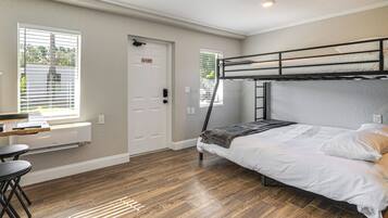 Apartment (0 Bedroom) | Interior