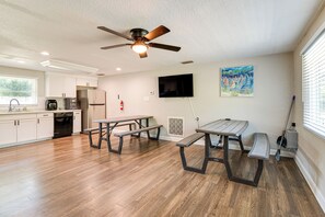 House (2 Bedrooms) | Interior - 2 Mi to 7 Sisters Springs! Home w/ Resort Perks (Homosassa)