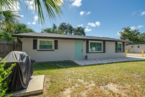 House (2 Bedrooms) | Interior - 2 Mi to 7 Sisters Springs! Home w/ Resort Perks (Homosassa)