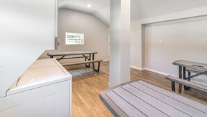 A laundry room with a bench, a table, and a washing machine. - Sleek Studio Bunk 2 Mi to Chassahowitzka River! (Homosassa)