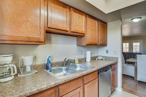 5 Mi to Dtwn: Tucson Townhome w/ Pool Access!