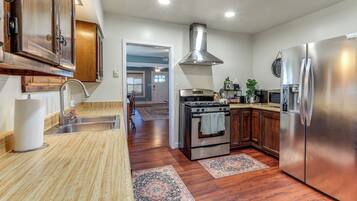 House (4 Bedrooms) | Interior