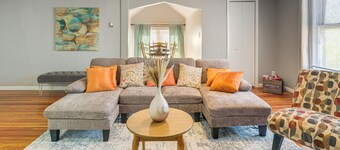 Walk to Coventry Village: Charming Top-floor Unit!