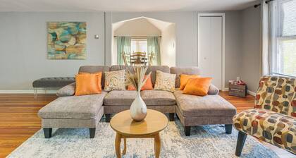 Walk to Coventry Village: Charming Top-floor Unit!