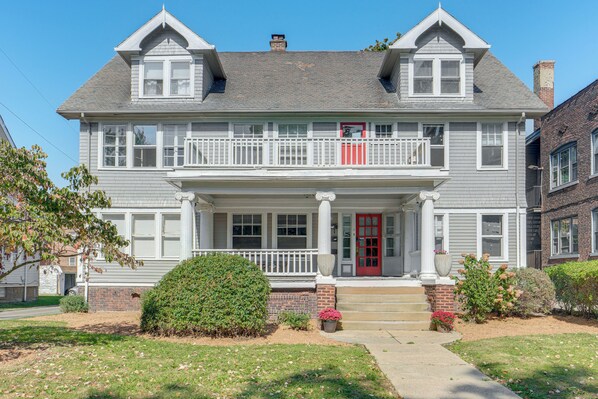 Apartment (1 Bedroom) | Interior - Walk to Coventry Village: Charming Top-floor Unit! (Cleveland Heights)