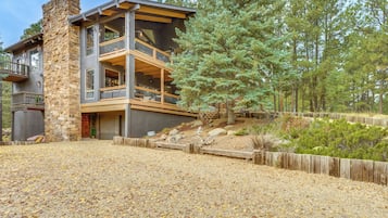 House (6 Bedrooms) | Interior