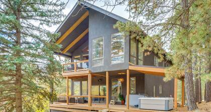 Luxury Home w/ Hot Tub & Mtn Views in Angel Fire!