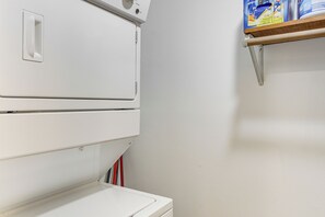 Apartment (0 Bedroom) | Interior - Shared Dock, Lake Hamilton Views: Waterfront Abode (Hot Springs)