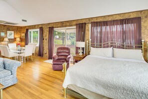 Apartment (0 Bedroom) | Interior - Shared Dock, Lake Hamilton Views: Waterfront Abode (Hot Springs)