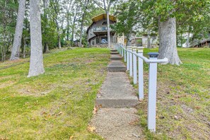Apartment (0 Bedroom) | Interior - Shared Dock, Lake Hamilton Views: Waterfront Abode (Hot Springs)