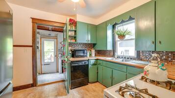 House (2 Bedrooms) | Interior