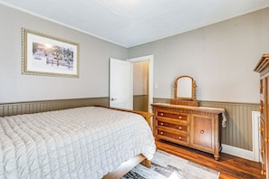 House (2 Bedrooms) | Interior - 2 Mi to Mohegan Sun & Dtwn: Home in Norwich (Norwich)