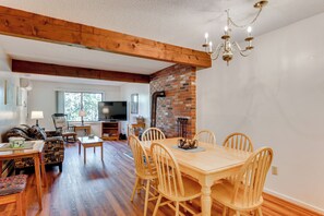 Apartment (2 Bedrooms) | Interior - White Mtn Adventure Base! Cozy Bartlett Condo (Bartlett)
