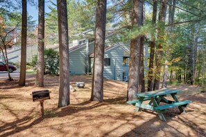 Apartment (2 Bedrooms) | Interior - White Mtn Adventure Base! Cozy Bartlett Condo (Bartlett)
