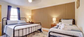 Steps to Downtown! Family Home in Historic Edenton