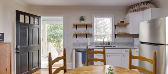 Steps to Downtown! Family Home in Historic Edenton