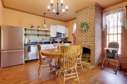 Walk to Downtown: Historic Home in Edentons Heart