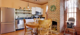 Walk to Downtown: Historic Home in Edentons Heart