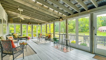 House (6 Bedrooms) | Interior