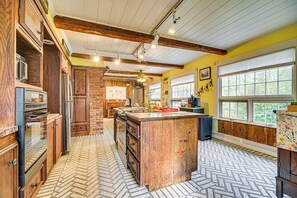 House (6 Bedrooms) | Interior