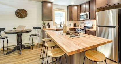 Lake Days, Links & Trails! Danbury Cottage