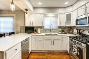 House (3 Bedrooms) | Interior